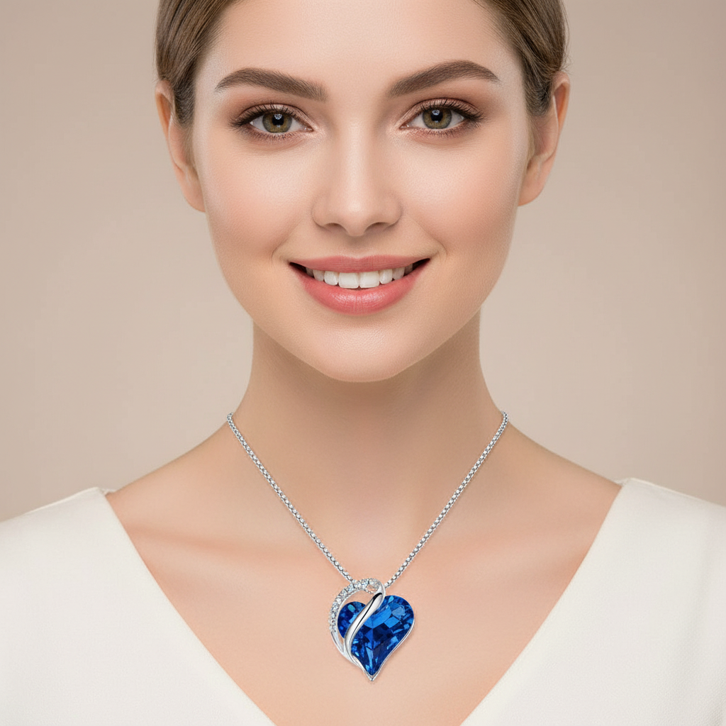 Modelo usando colar azul - 1080x1080