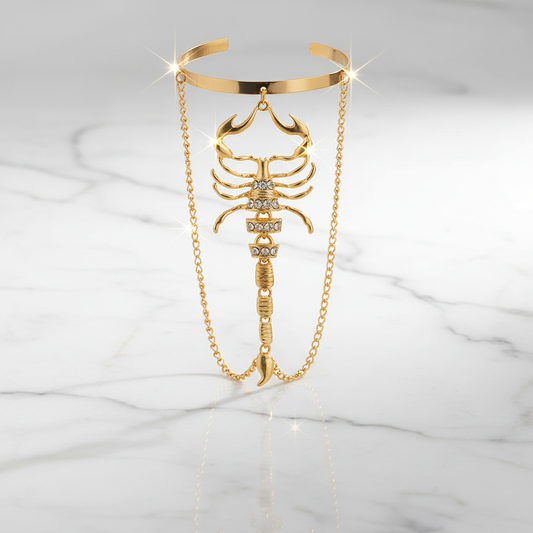 Pulseira de mão com escorpião vertical formato 1080x1080